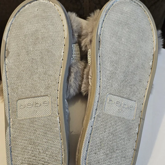 NWOT Bebe Gray Cozy Faux Fur Slippers Size 6 - Picture 4 of 4